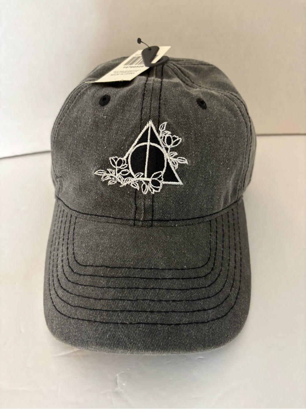 Men’s Gray Embroidered Floral Triangle Baseball Cap